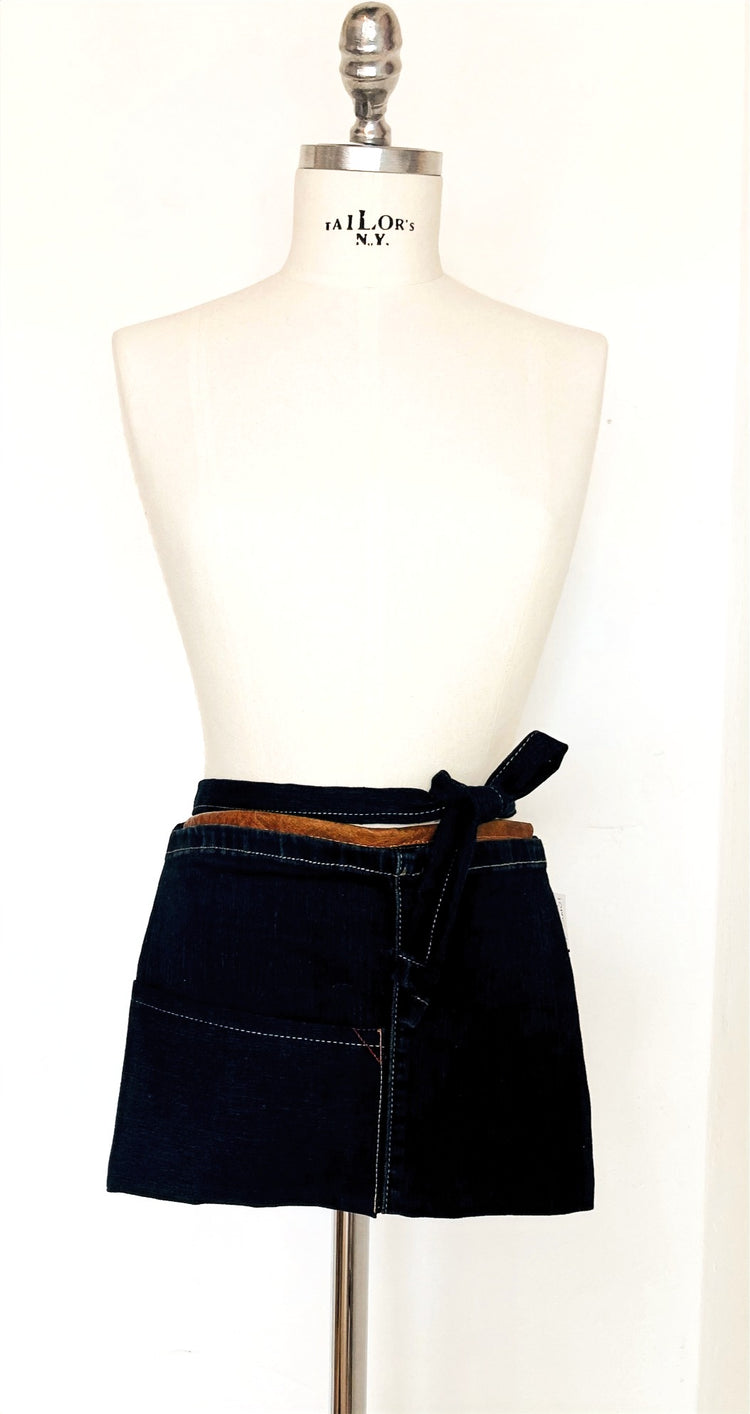 amoamo Servierschürze aus used Jeans mit Frontpockets
